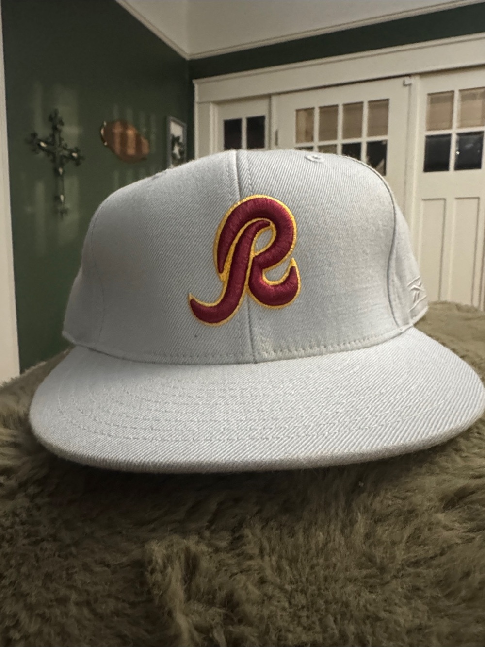 Reebok White Baseball-Style Cap with Maroon & Yellow 'R' Logo